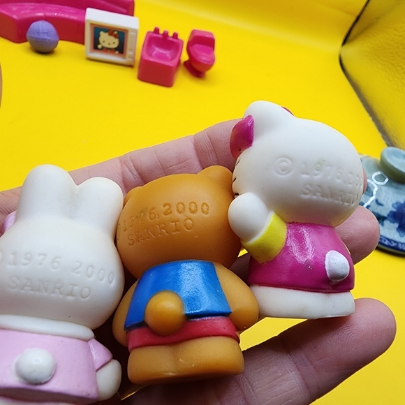 Hello Kitty Figures & Accessories for 2004 Light Up Dream House Sanrio Blue Box - Picture 3 of 5